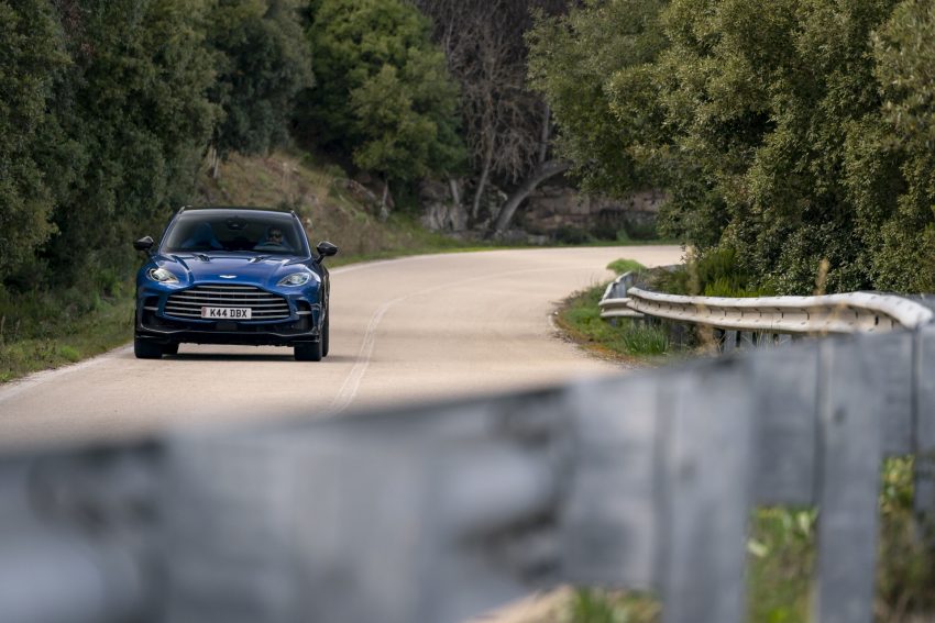 2023 Aston Martin DBX707 - Front Wallpaper 850x567 #33