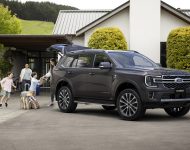 2023 Ford Everest Platinum - Front Three-Quarter Wallpaper 190x150
