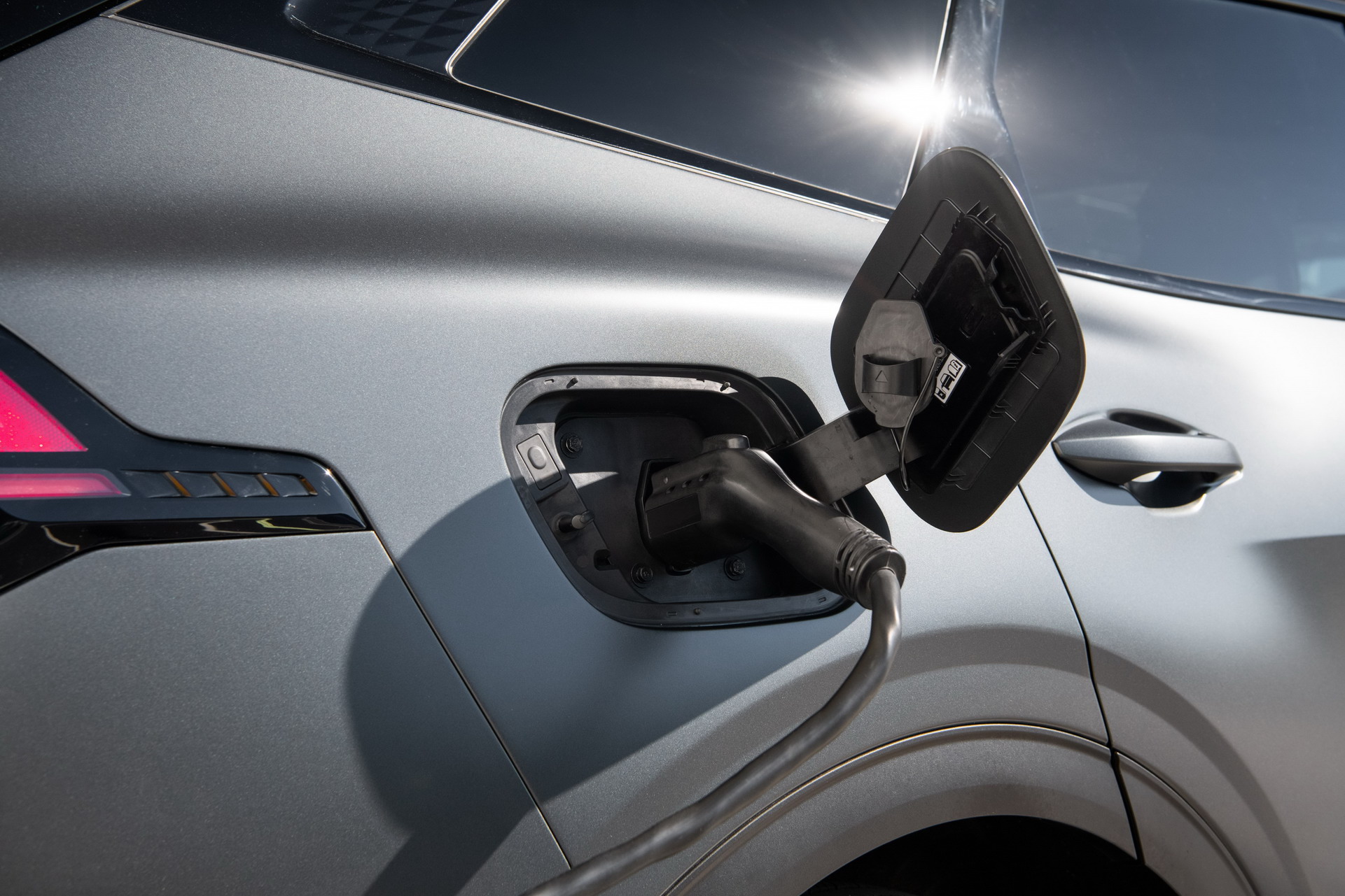 Download 2023 Kia Sportage PHEV - Charging Connector HD Wallpaper 1921x1281 #22