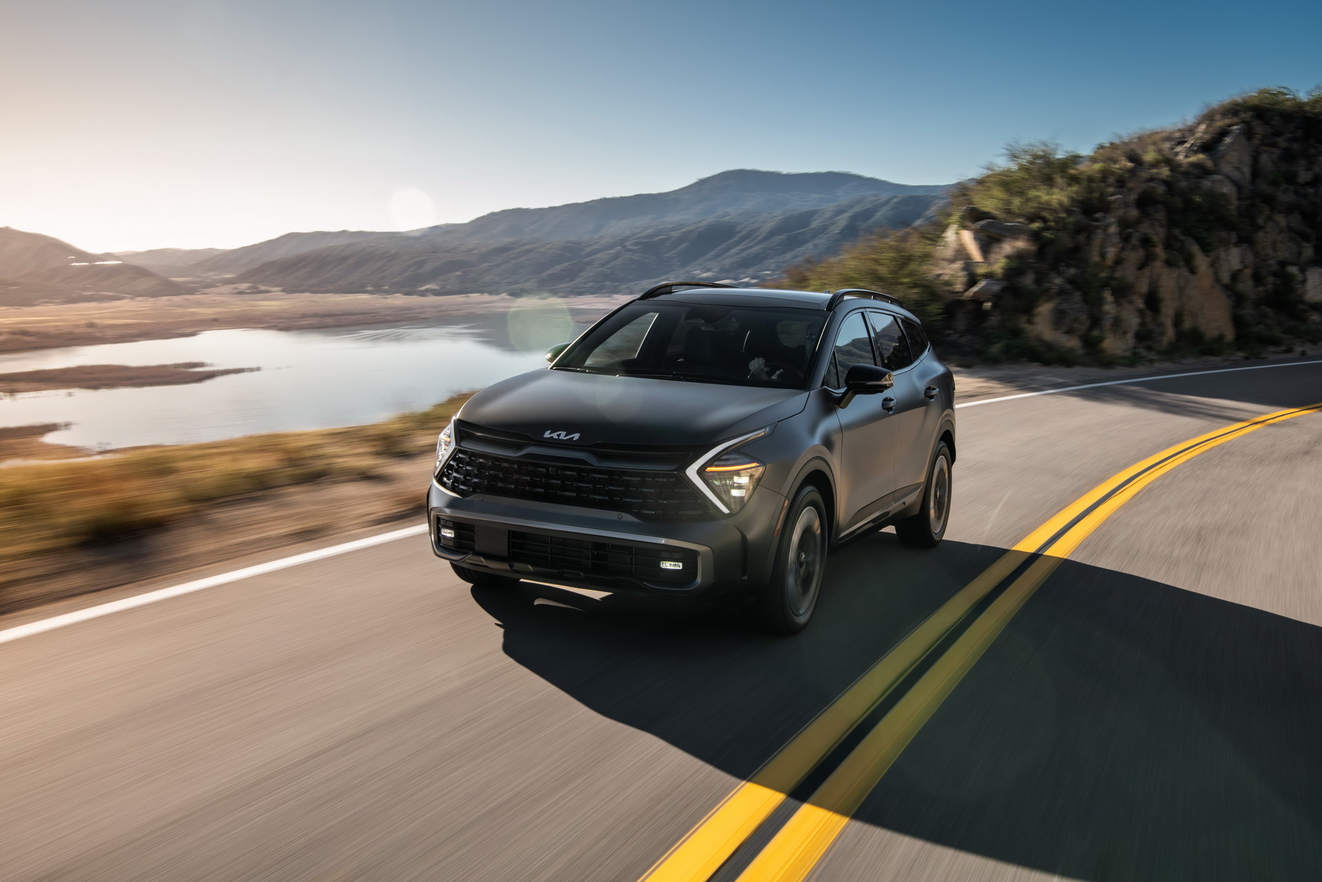 Download 2023 Kia Sportage PHEV - Front Three-Quarter HD Wallpaper 1921x1281 #3