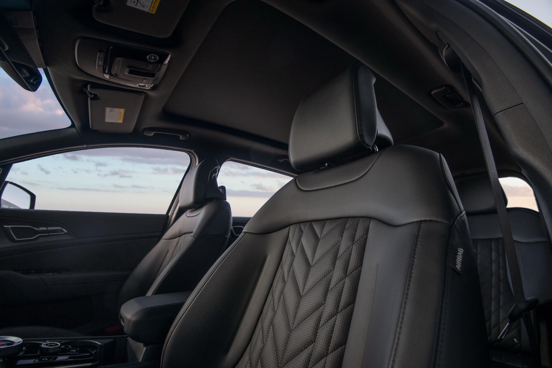 Download 2023 Kia Sportage PHEV - Interior, Front Seats HD Wallpaper 1921x1281 #33