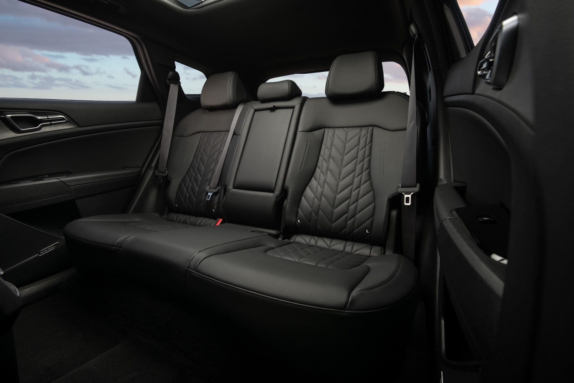 Download 2023 Kia Sportage PHEV - Interior, Rear Seats HD Wallpaper 1921x1281 #34