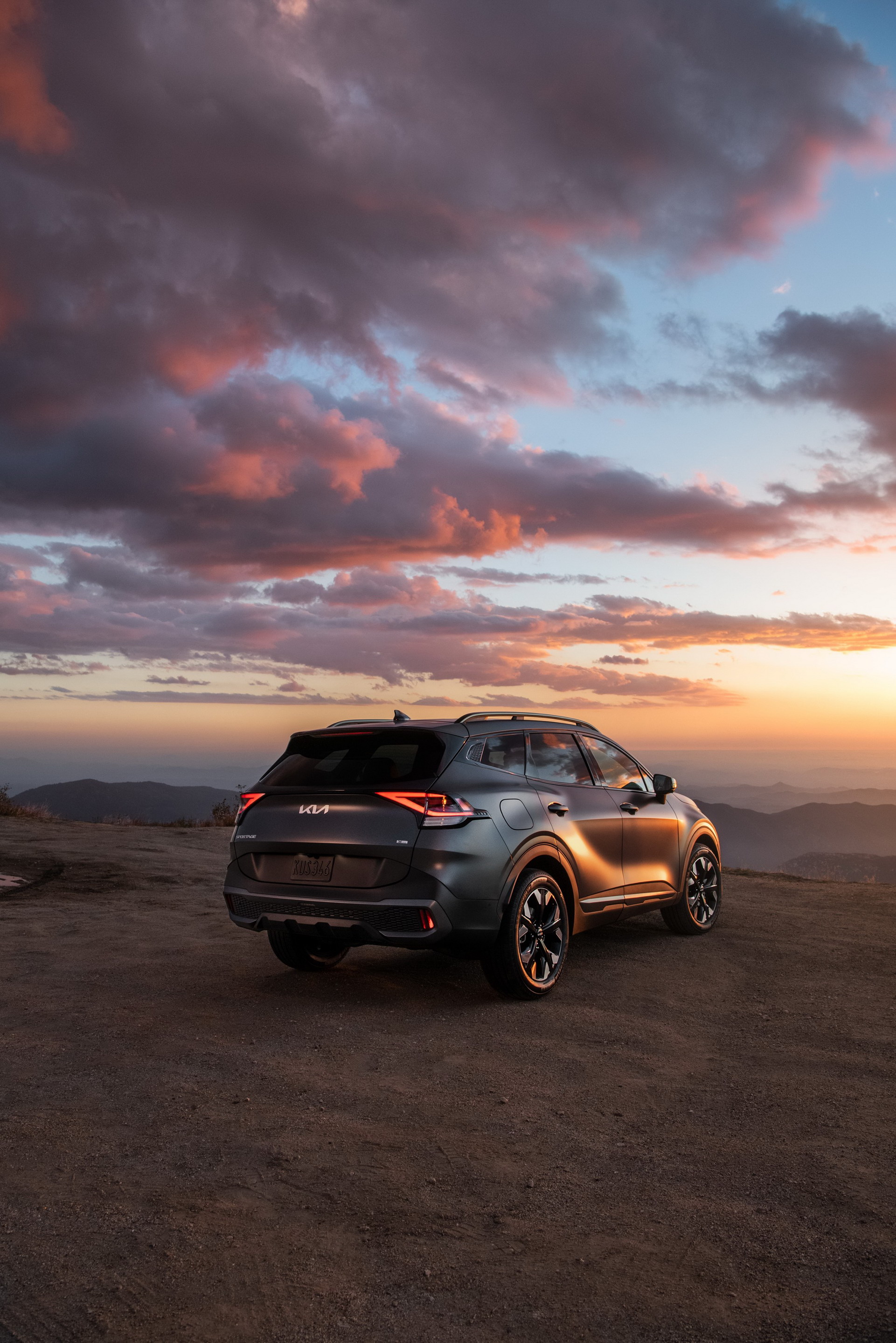 Download 2023 Kia Sportage PHEV - Rear Three-Quarter HD Phone Wallpaper 1921x2879 #13