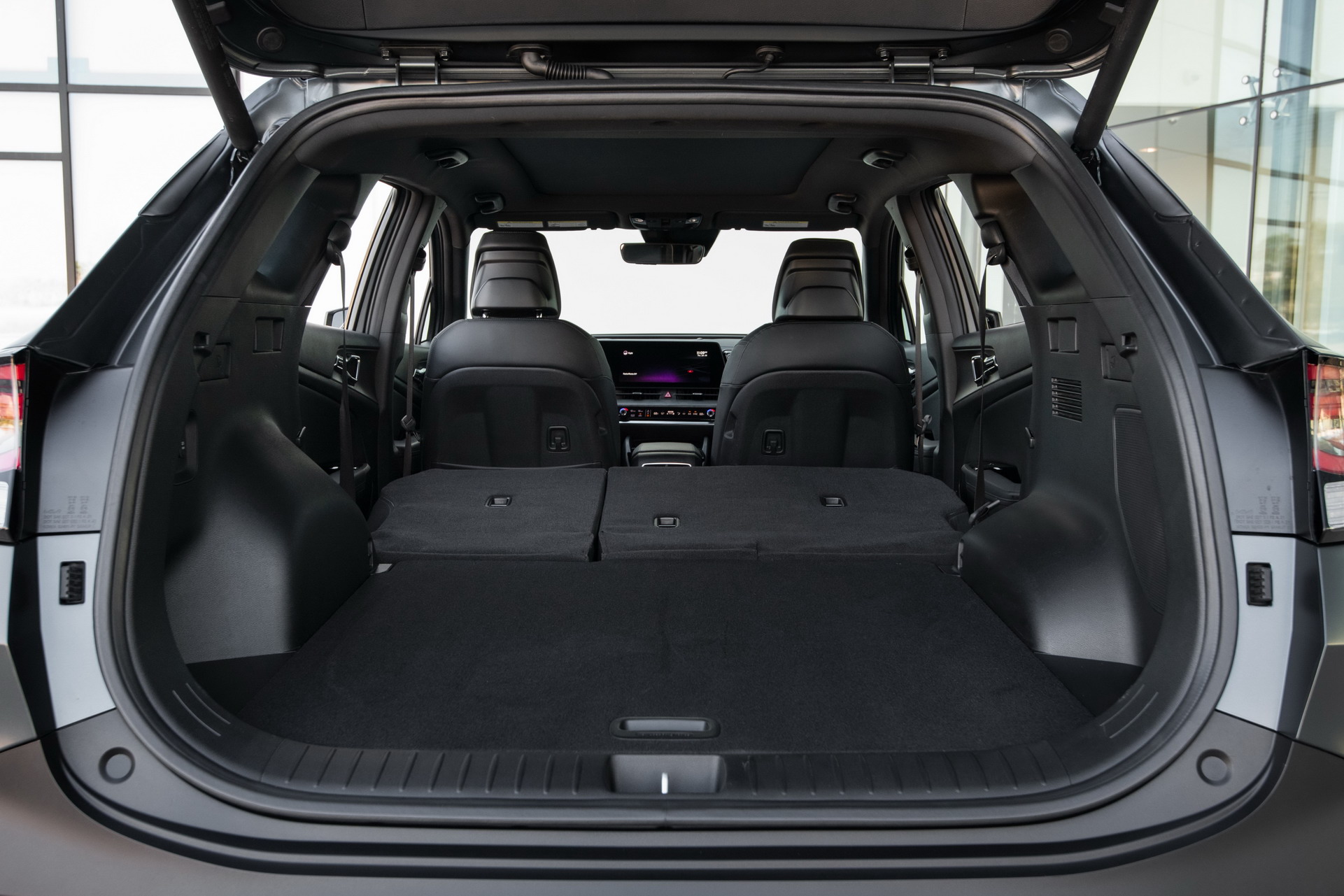 Download 2023 Kia Sportage PHEV - Trunk HD Wallpaper 1921x1281 #38