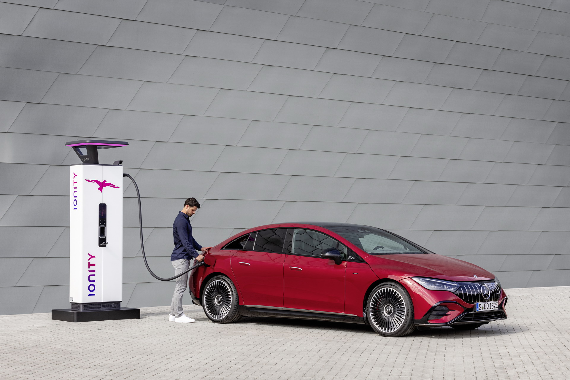 Download 2023 Mercedes-AMG EQE 43 4Matic - Charging HD Wallpaper 1921x1281 #30