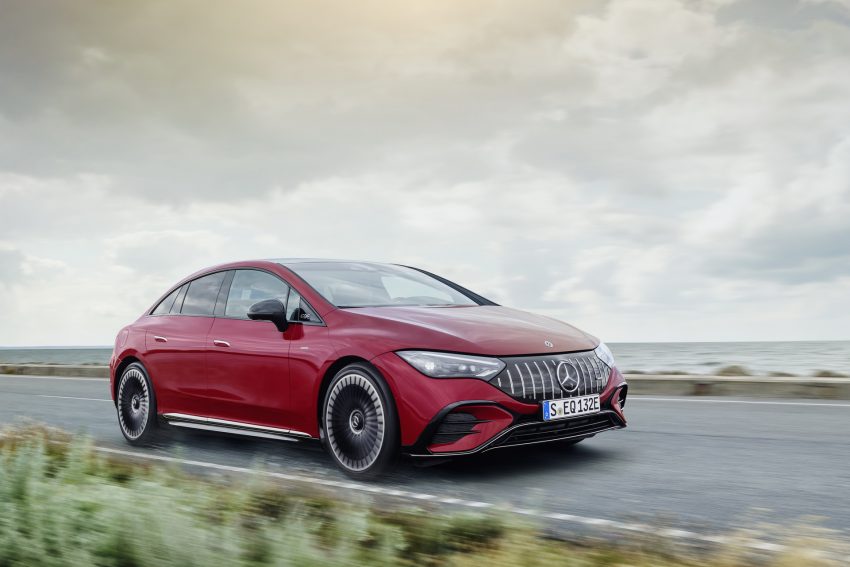 2023 Mercedes-AMG EQE 43 4Matic - Front Three-Quarter Wallpaper 850x567 #1