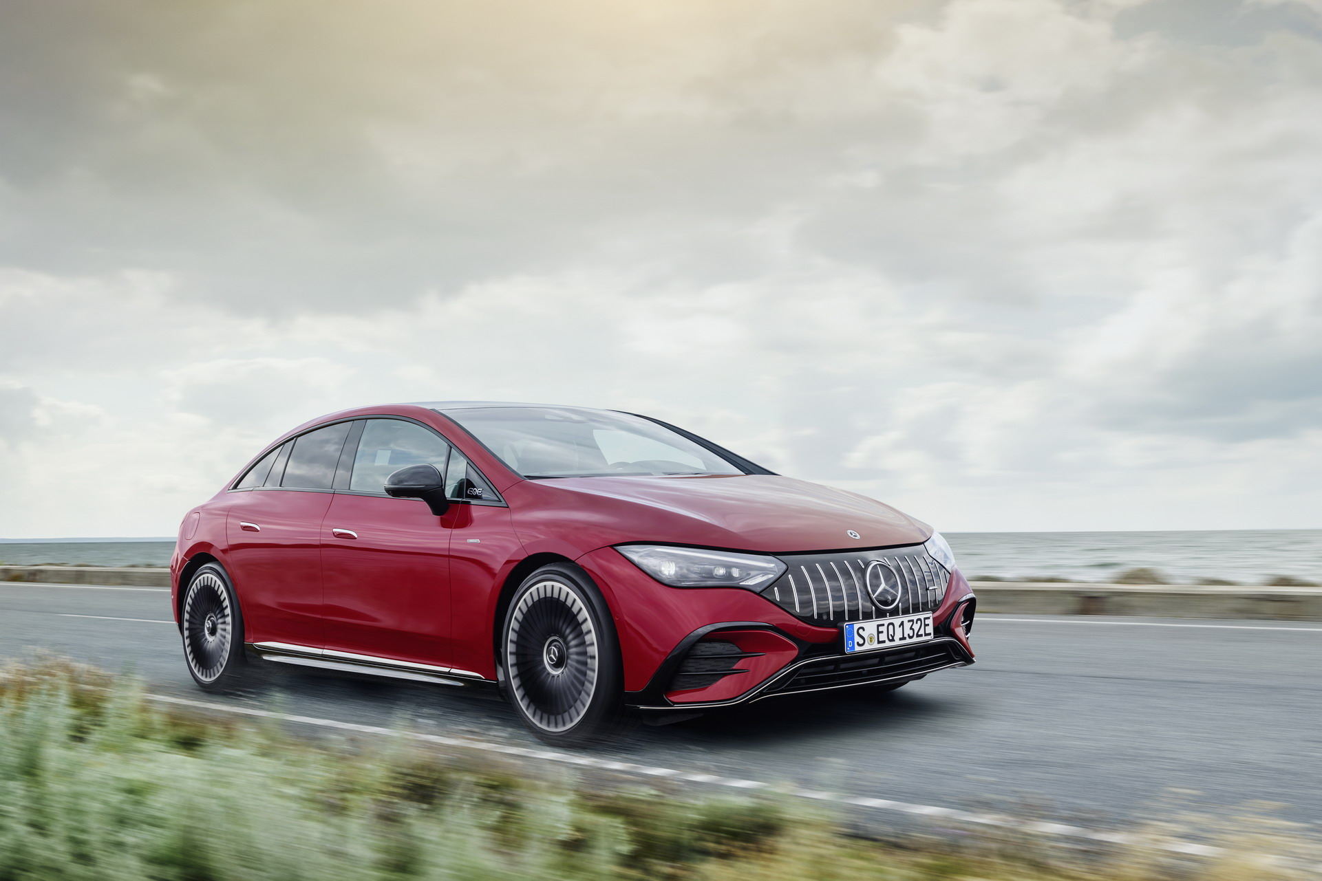 Download 2023 Mercedes-AMG EQE 43 4Matic - Front Three-Quarter HD Wallpaper 1921x1281 #1