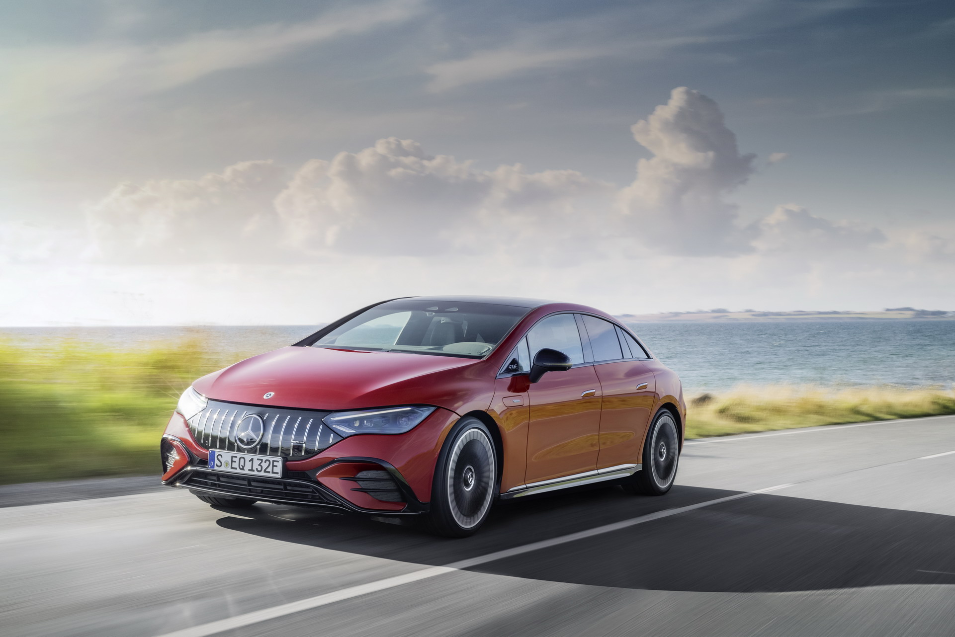 Download 2023 Mercedes-AMG EQE 43 4Matic - Front Three-Quarter HD Wallpaper 1921x1282 #2