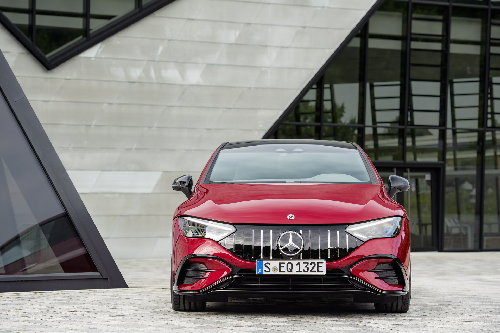 Download 2023 Mercedes-AMG EQE 43 4Matic - Front HD Wallpaper 1921x1281 #25