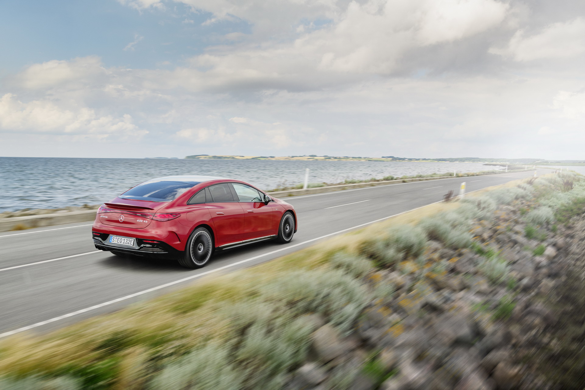 Download 2023 Mercedes-AMG EQE 43 4Matic - Rear Three-Quarter HD Wallpaper 1921x1281 #7