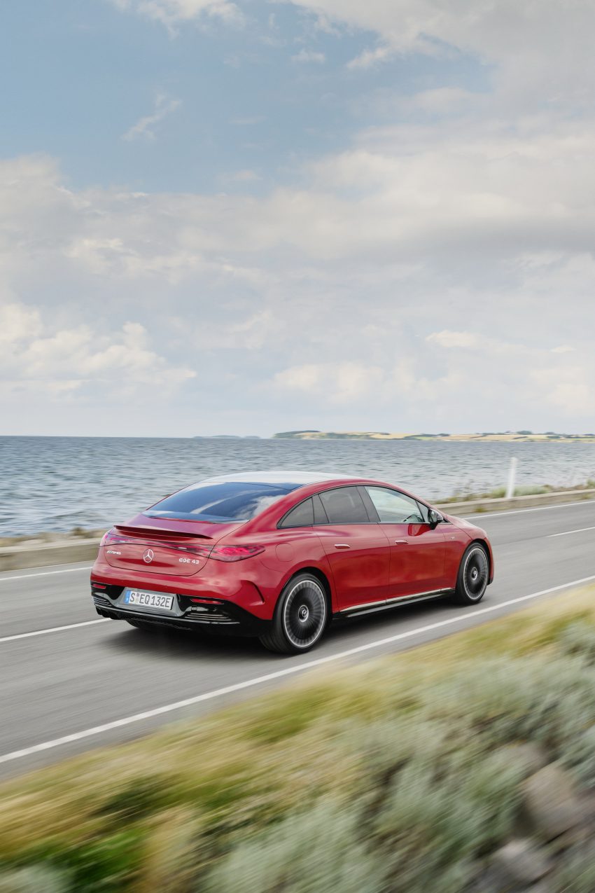 2023 Mercedes-AMG EQE 43 4Matic - Rear Three-Quarter Phone Wallpaper 850x1275 #8