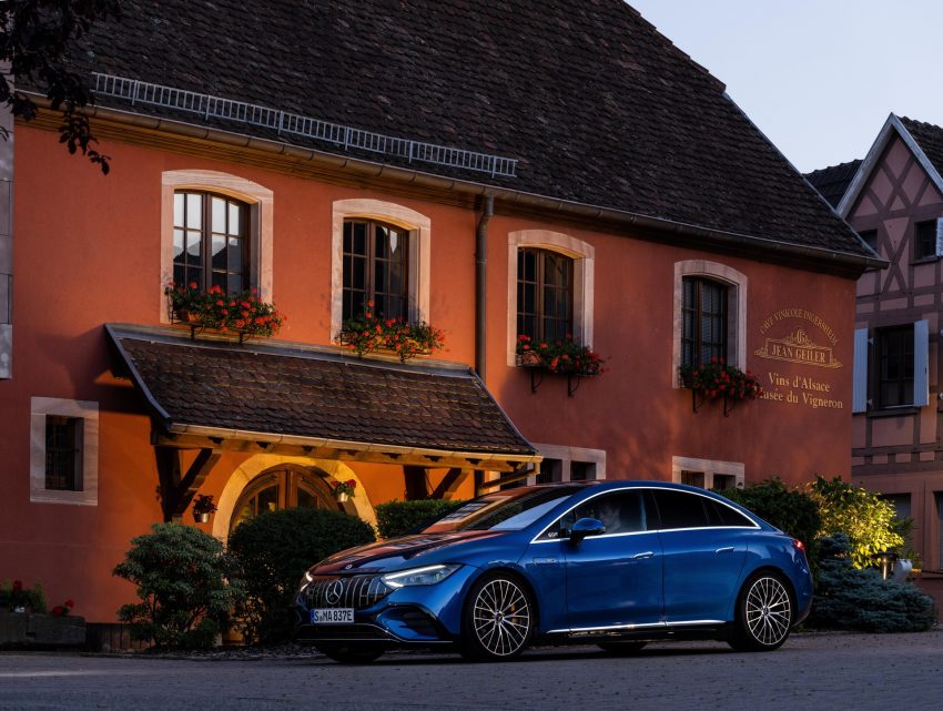 2023 Mercedes-AMG EQE 53 4Matic+ - Front Three-Quarter Wallpaper 850x641 #103