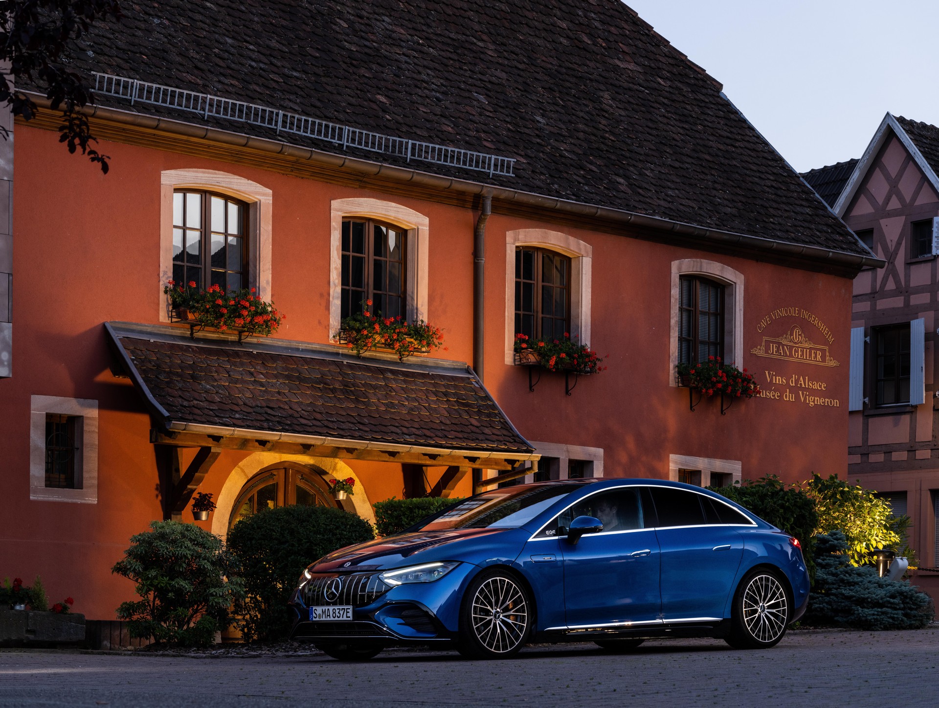 Download 2023 Mercedes-AMG EQE 53 4Matic+ - Front Three-Quarter HD Wallpaper 1920x1447 #103