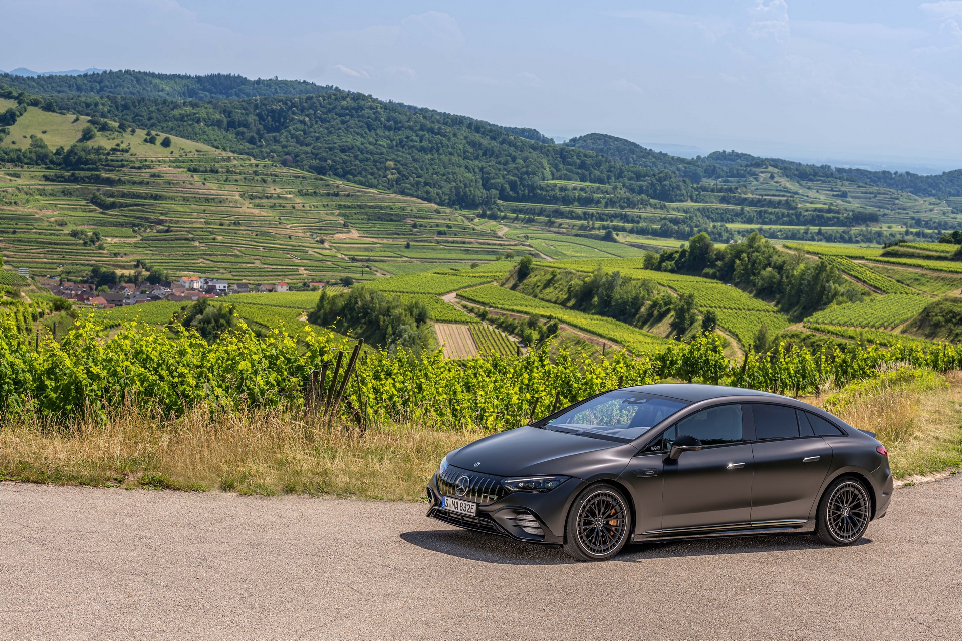 Download 2023 Mercedes-AMG EQE 53 4Matic+ - Front Three-Quarter HD Wallpaper 1920x1280 #21