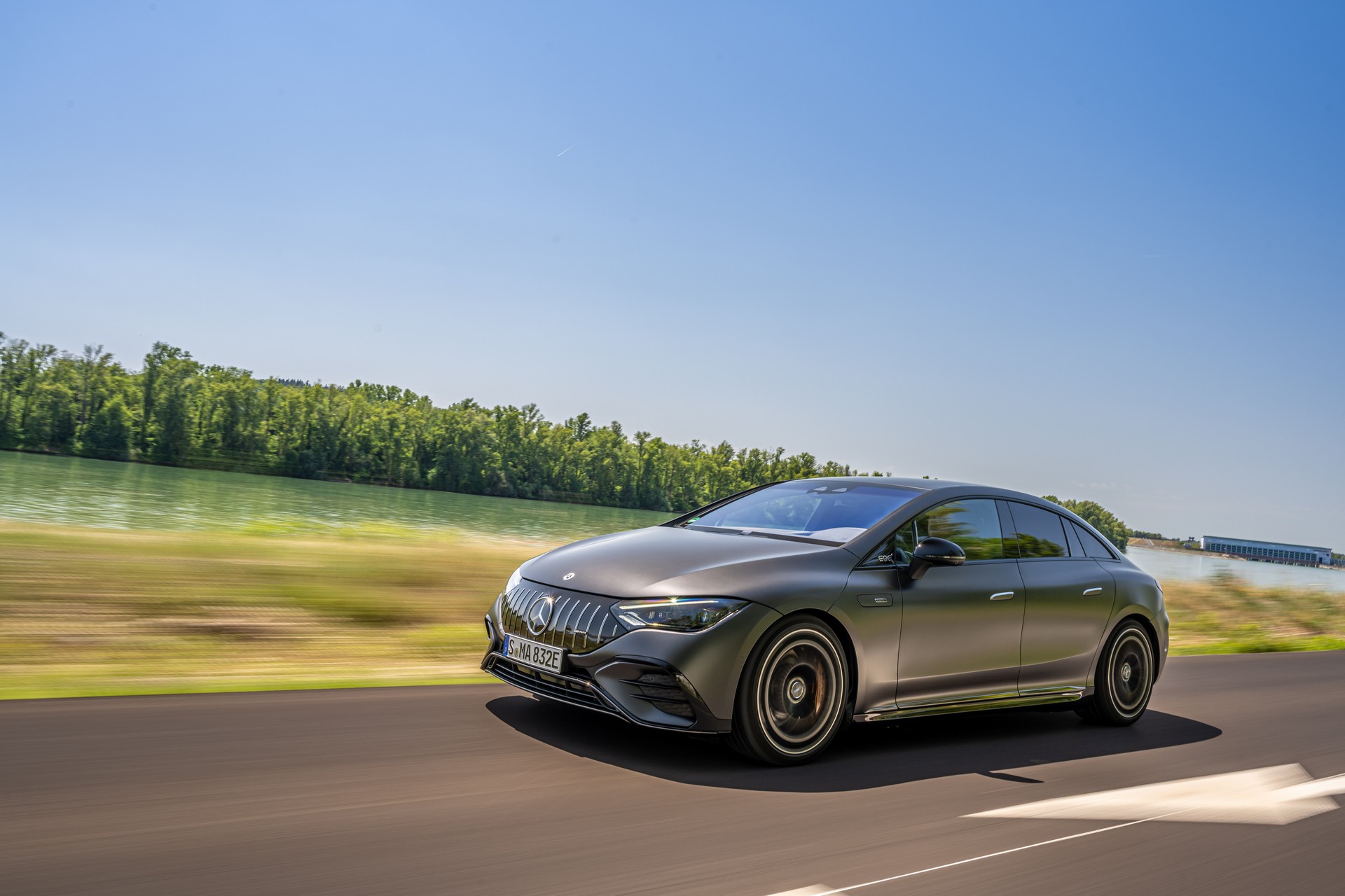 Download 2023 Mercedes-AMG EQE 53 4Matic+ - Front Three-Quarter HD Wallpaper 1920x1280 #11