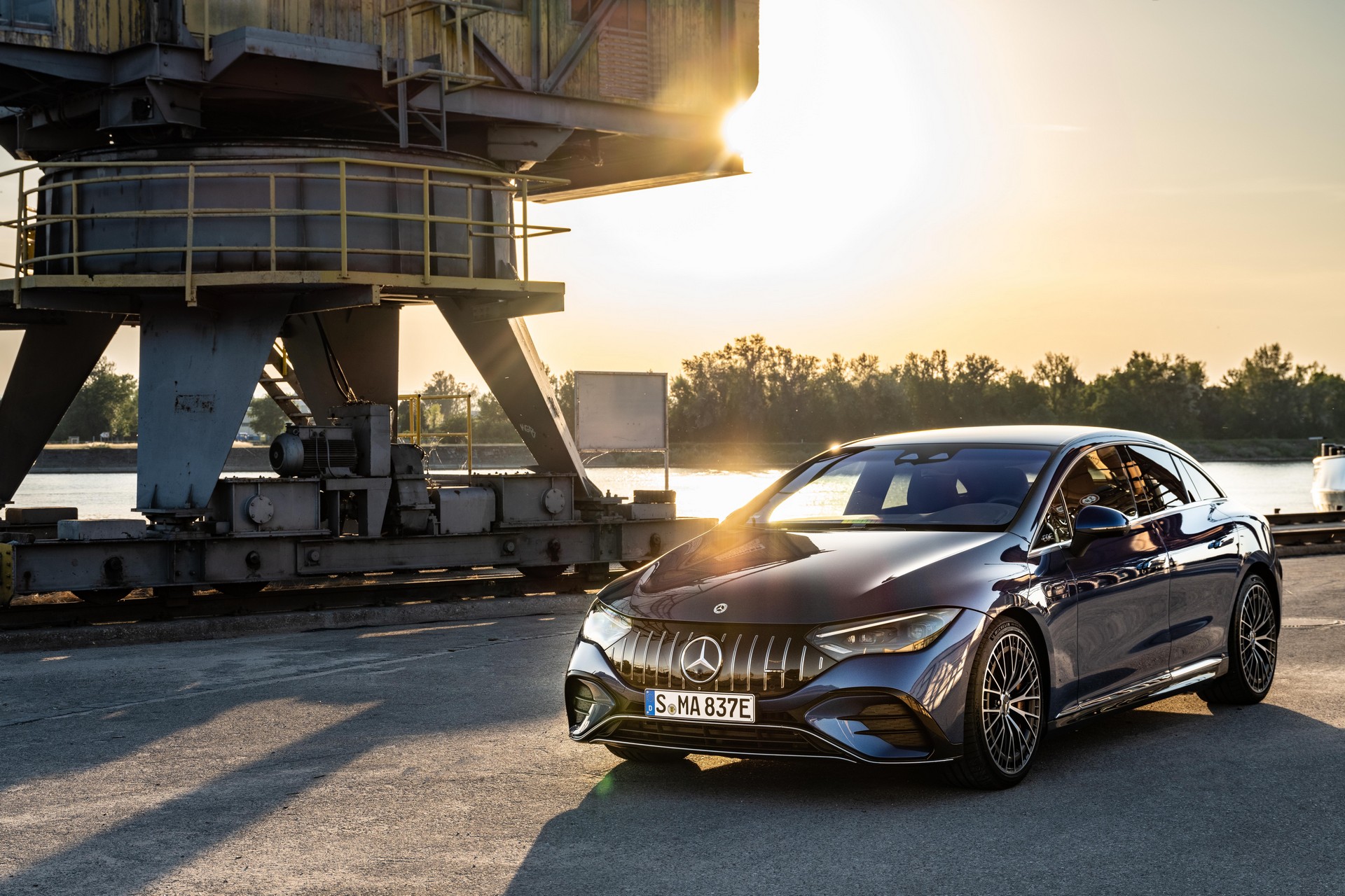 Download 2023 Mercedes-AMG EQE 53 4Matic+ - Front Three-Quarter HD Wallpaper 1920x1280 #99