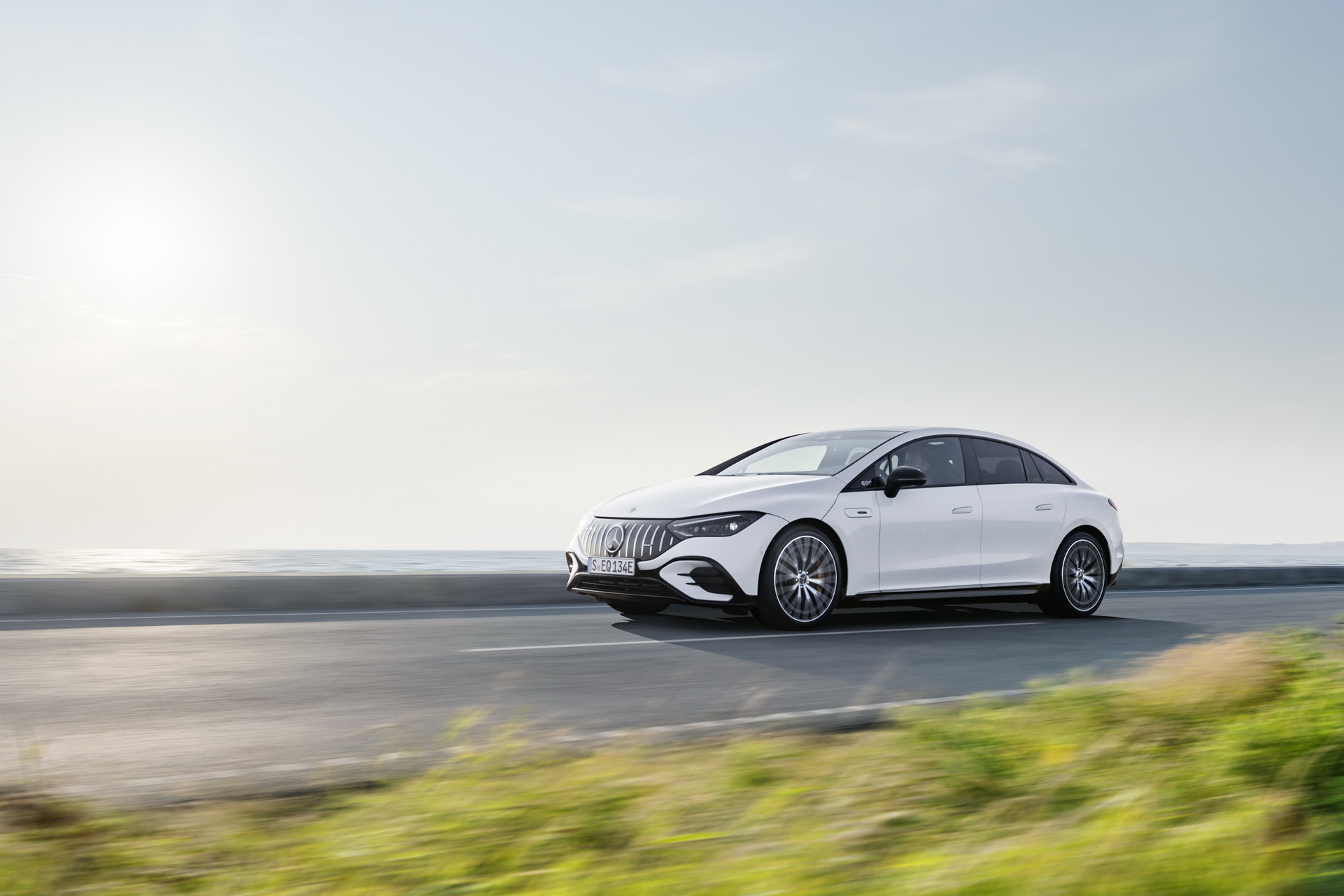 Download 2023 Mercedes-AMG EQE 53 4Matic+ - Front Three-Quarter HD Wallpaper 1921x1281 #144