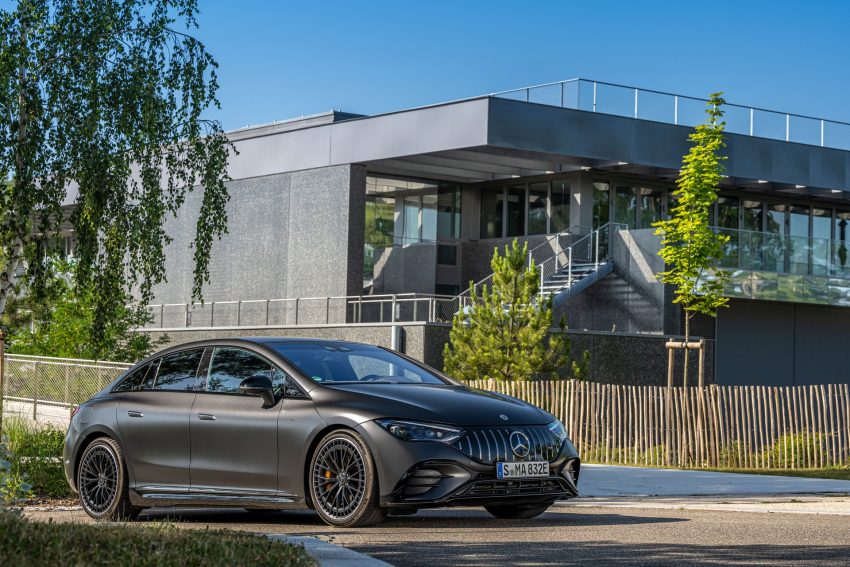 2023 Mercedes-AMG EQE 53 4Matic+ - Front Three-Quarter Wallpaper 850x567 #27