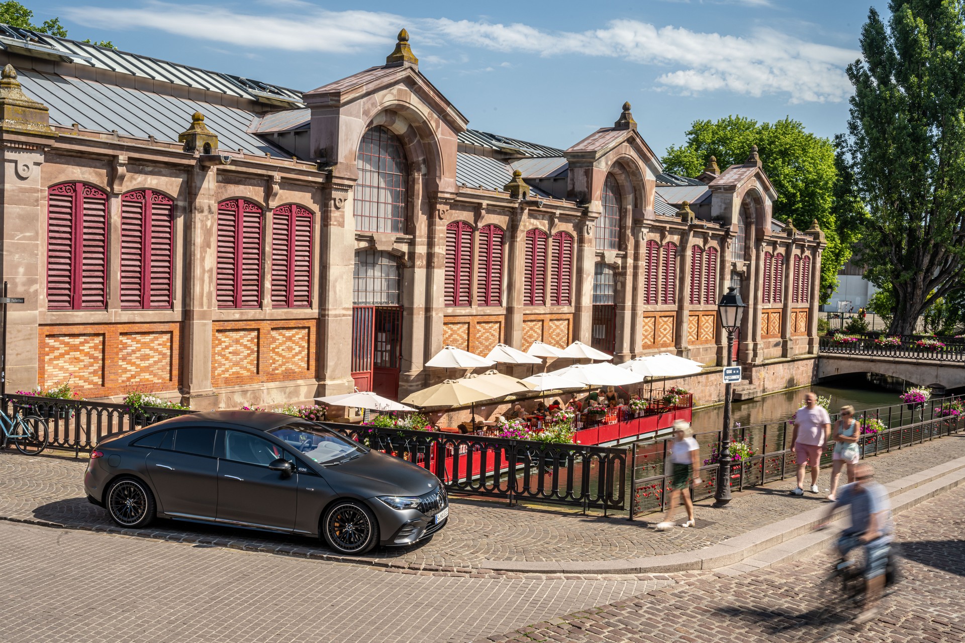 Download 2023 Mercedes-AMG EQE 53 4Matic+ - Front Three-Quarter HD Wallpaper 1920x1280 #7