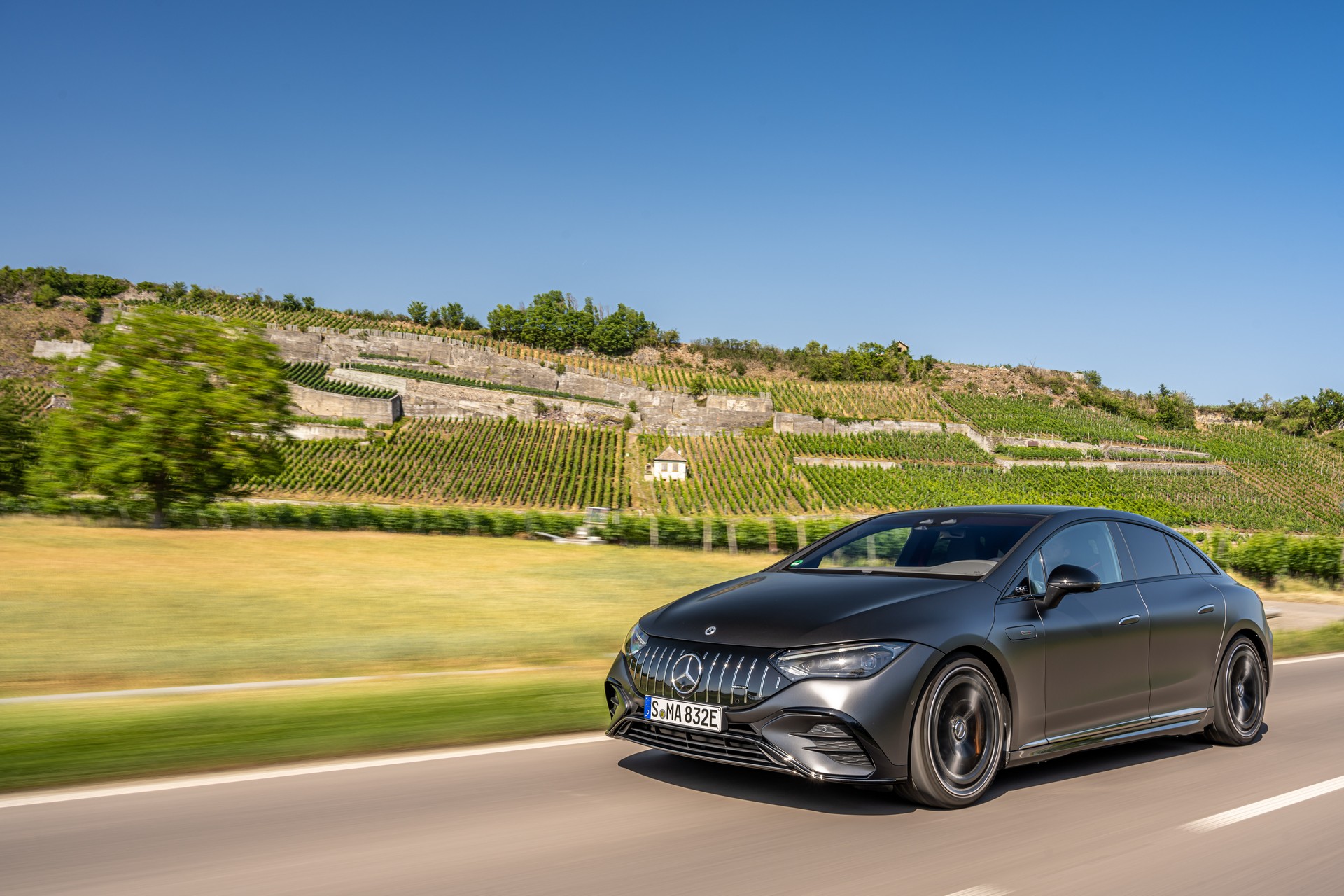 Download 2023 Mercedes-AMG EQE 53 4Matic+ - Front Three-Quarter HD Wallpaper 1920x1280 #14