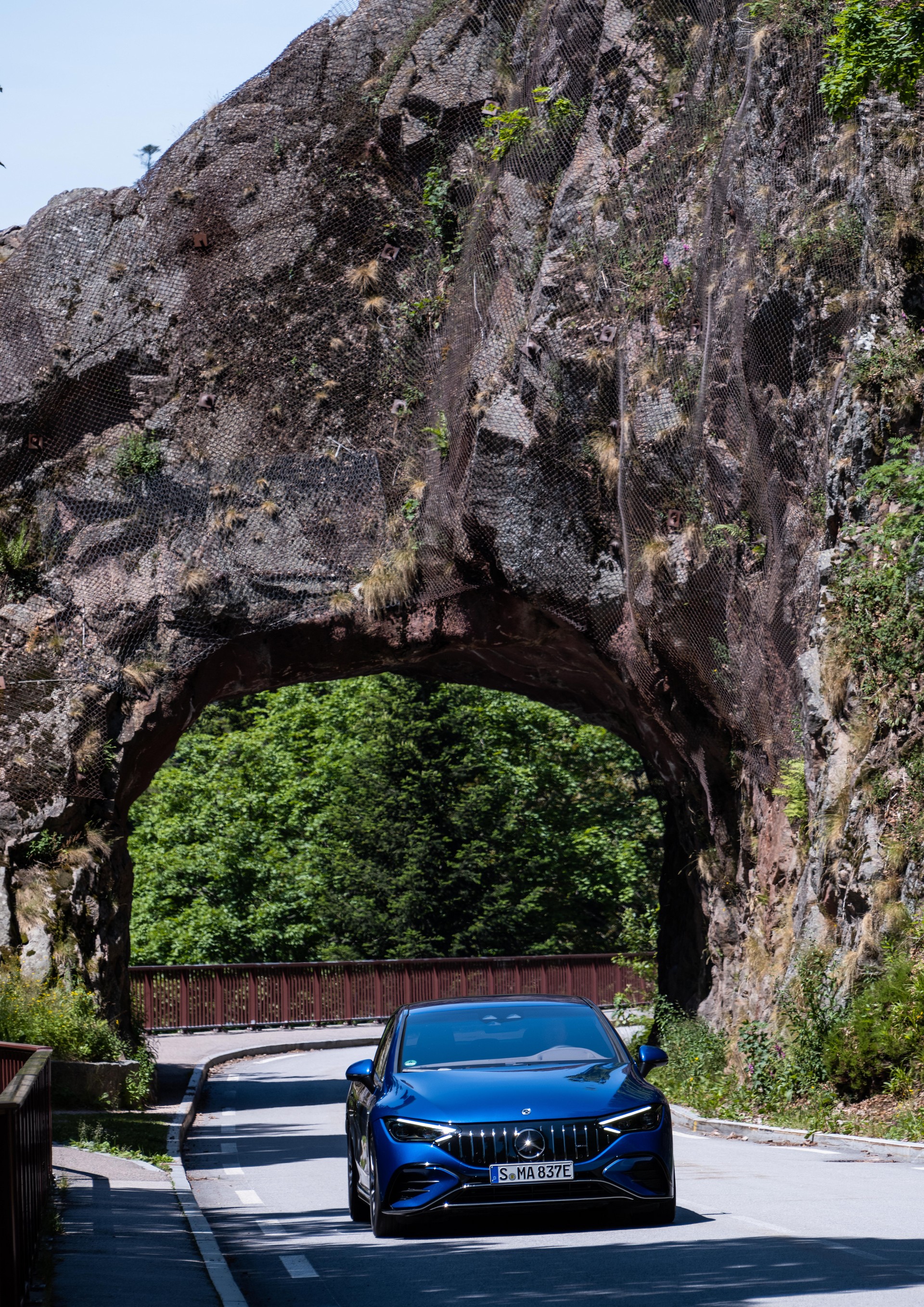 Download 2023 Mercedes-AMG EQE 53 4Matic+ - Front HD Phone Wallpaper 1920x2716 #80