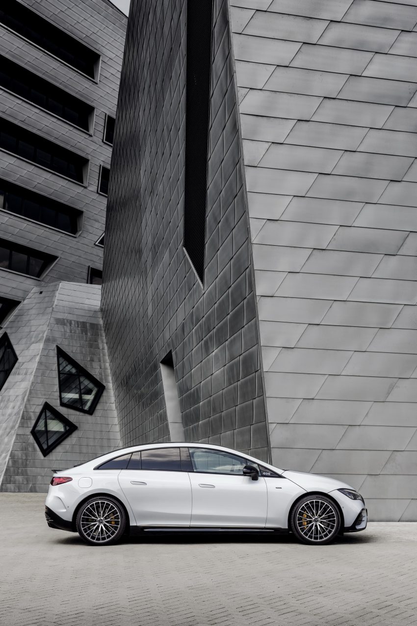 2023 Mercedes-AMG EQE 53 4Matic+ - Side Phone Wallpaper 850x1274 #162