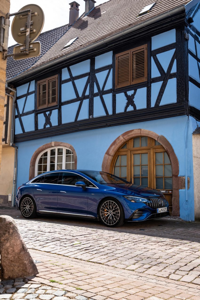 2023 Mercedes-AMG EQE 53 4Matic+ - Side Phone Wallpaper 850x1275 #97