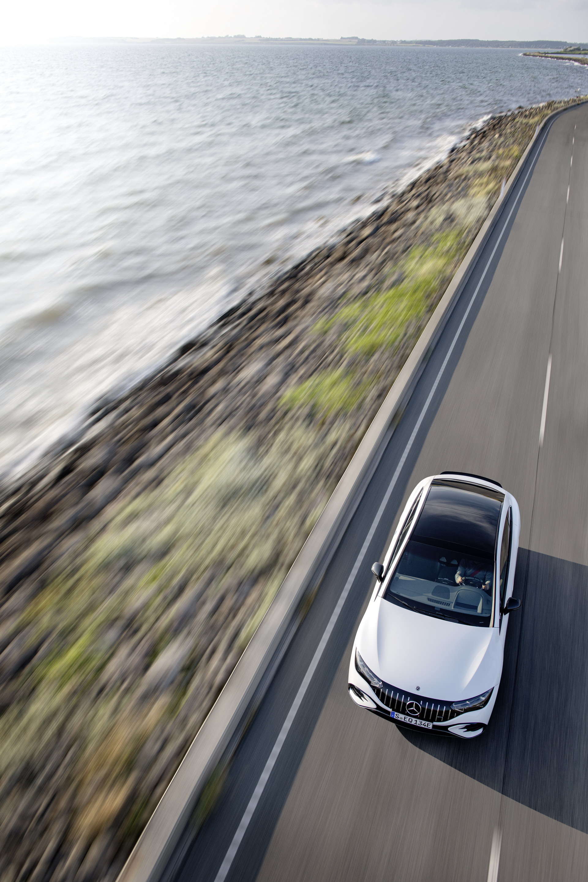 Download 2023 Mercedes-AMG EQE 53 4Matic+ - Top HD Phone Wallpaper 1921x2882 #149