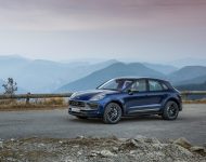 2023 Porsche Macan T - Front Three-Quarter Wallpaper 190x150