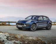 2023 Porsche Macan T - Front Three-Quarter Wallpaper 190x150