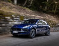 2023 Porsche Macan T - Front Three-Quarter Wallpaper 190x150
