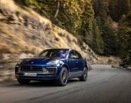 2023 Porsche Macan T - Front Three-Quarter Wallpaper 190x150