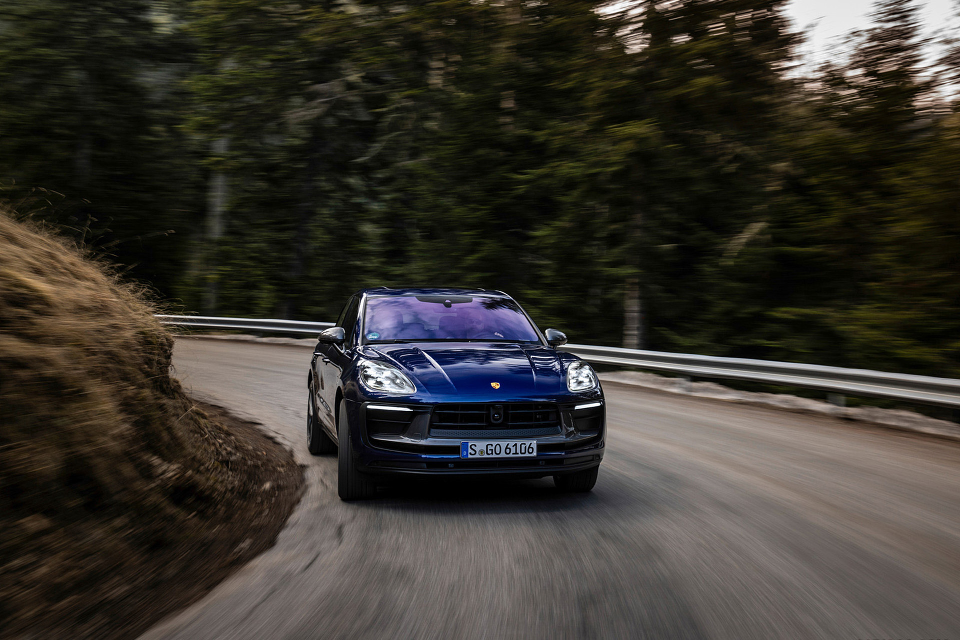 Download 2023 Porsche Macan T - Front HD Wallpaper 1921x1281 #163