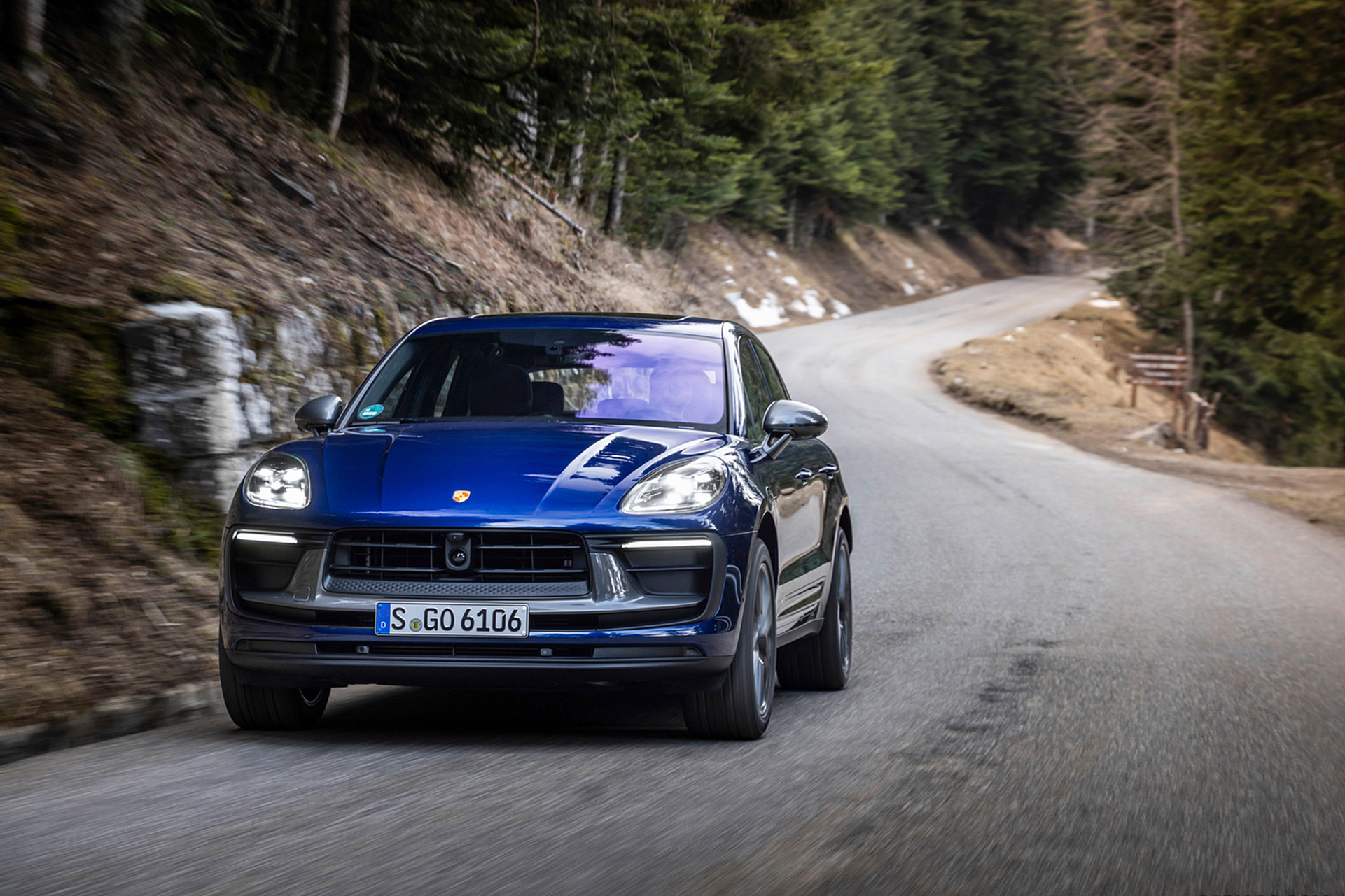 Download 2023 Porsche Macan T - Front HD Wallpaper 1921x1281 #159