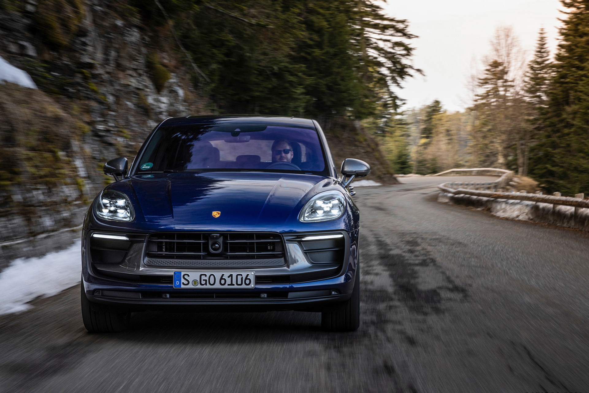 Download 2023 Porsche Macan T - Front HD Wallpaper 1921x1281 #164