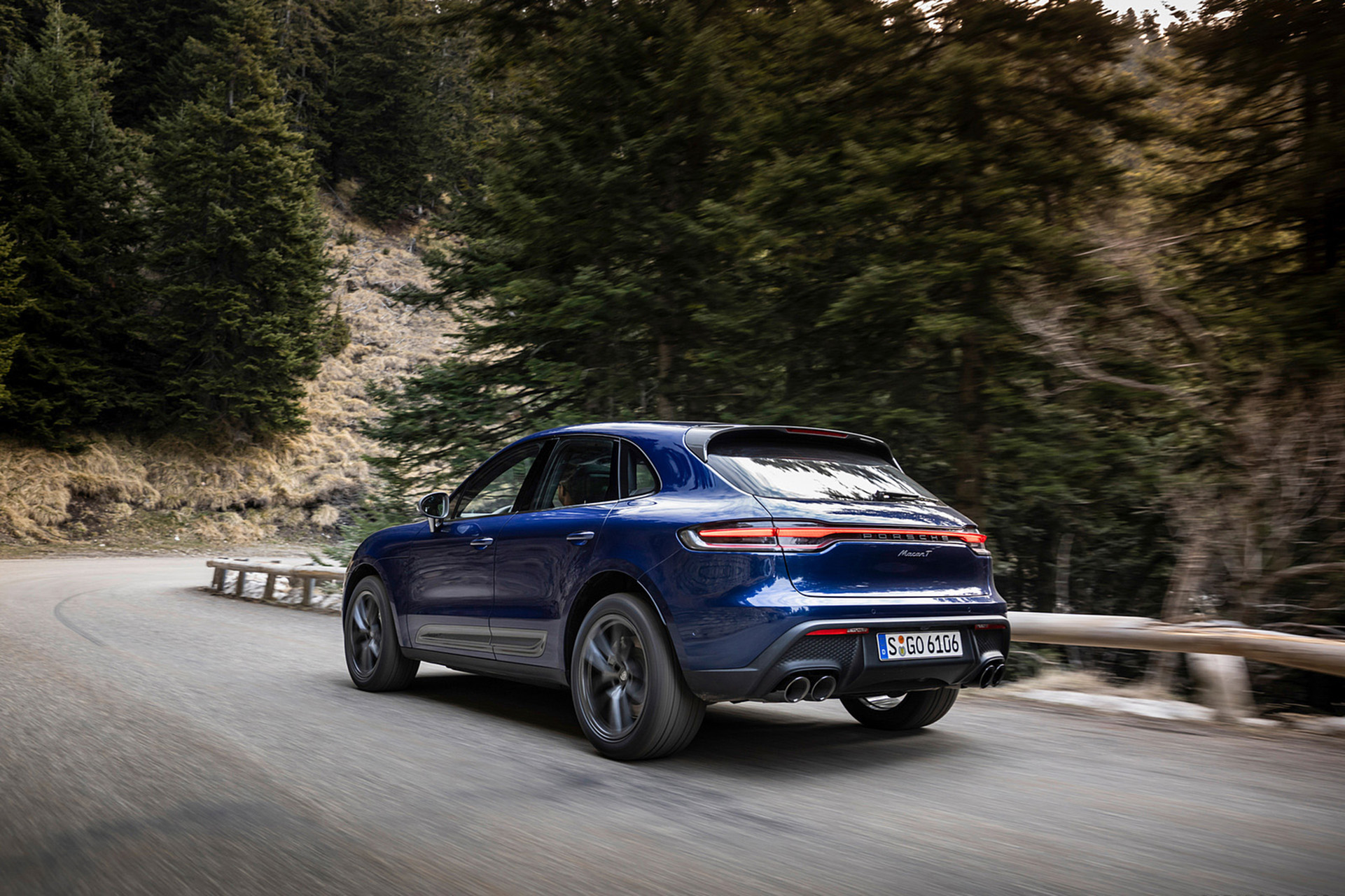Download 2023 Porsche Macan T - Rear Three-Quarter HD Wallpaper 1921x1281 #166
