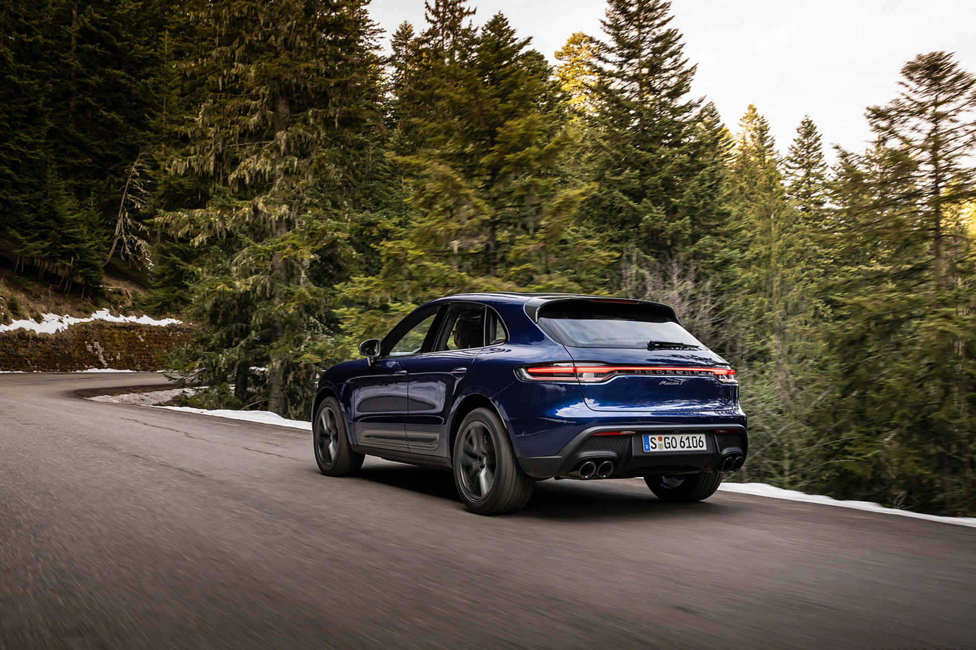 Download 2023 Porsche Macan T - Rear Three-Quarter HD Wallpaper 1921x1281 #170
