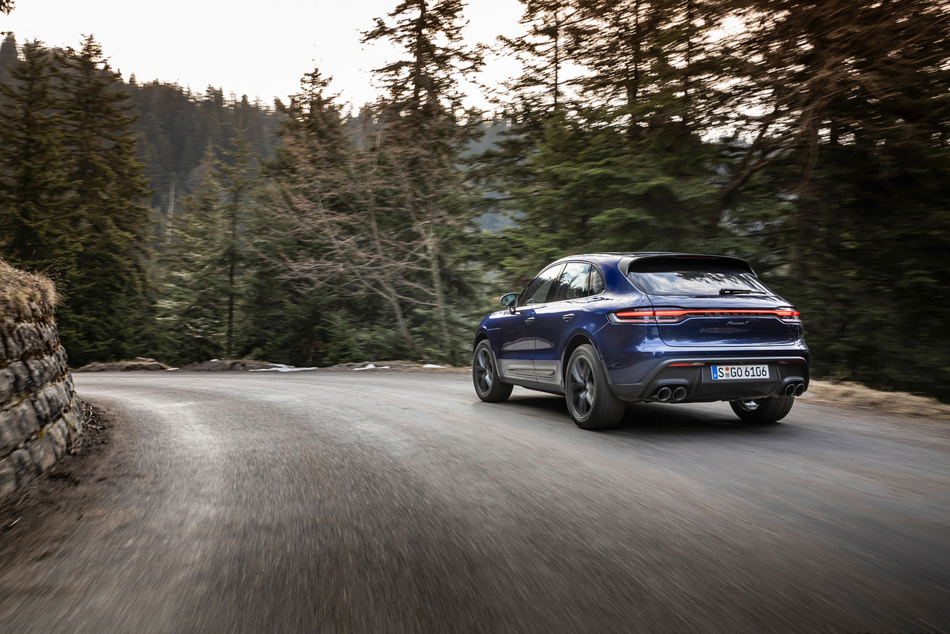 Download 2023 Porsche Macan T - Rear Three-Quarter HD Wallpaper 1921x1281 #174