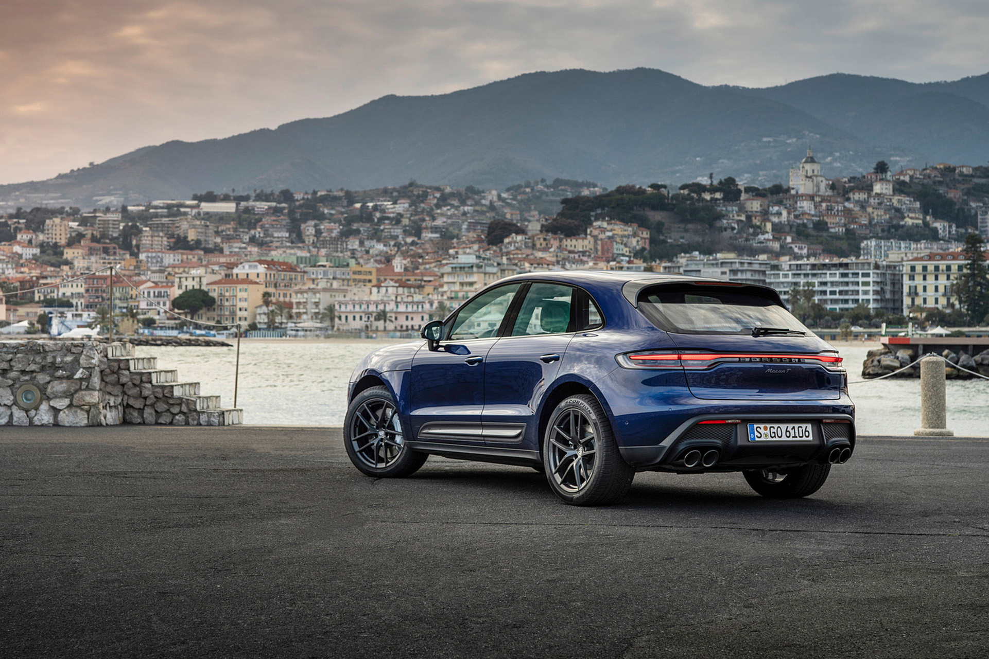 Download 2023 Porsche Macan T - Rear Three-Quarter HD Wallpaper 1921x1281 #187