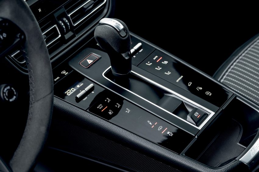 2023 Porsche Macan T - Central Console Wallpaper 850x567 #149