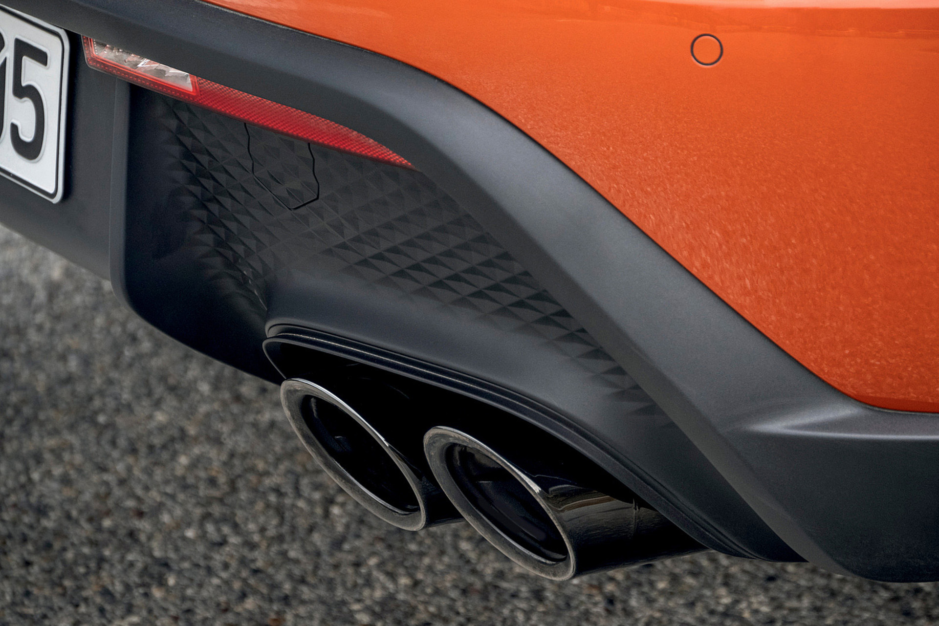 Download 2023 Porsche Macan T - Exhaust HD Wallpaper 1921x1281 #145