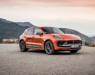 2023 Porsche Macan T - Front Three-Quarter Wallpaper 190x150