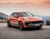 2023 Porsche Macan T - Front Three-Quarter Wallpaper 190x150