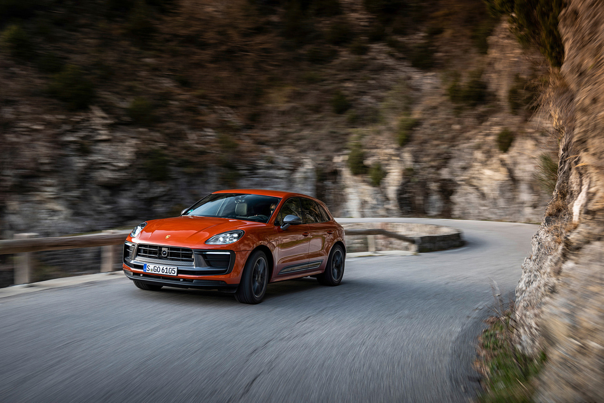 Download 2023 Porsche Macan T - Front Three-Quarter HD Wallpaper 1921x1281 #90