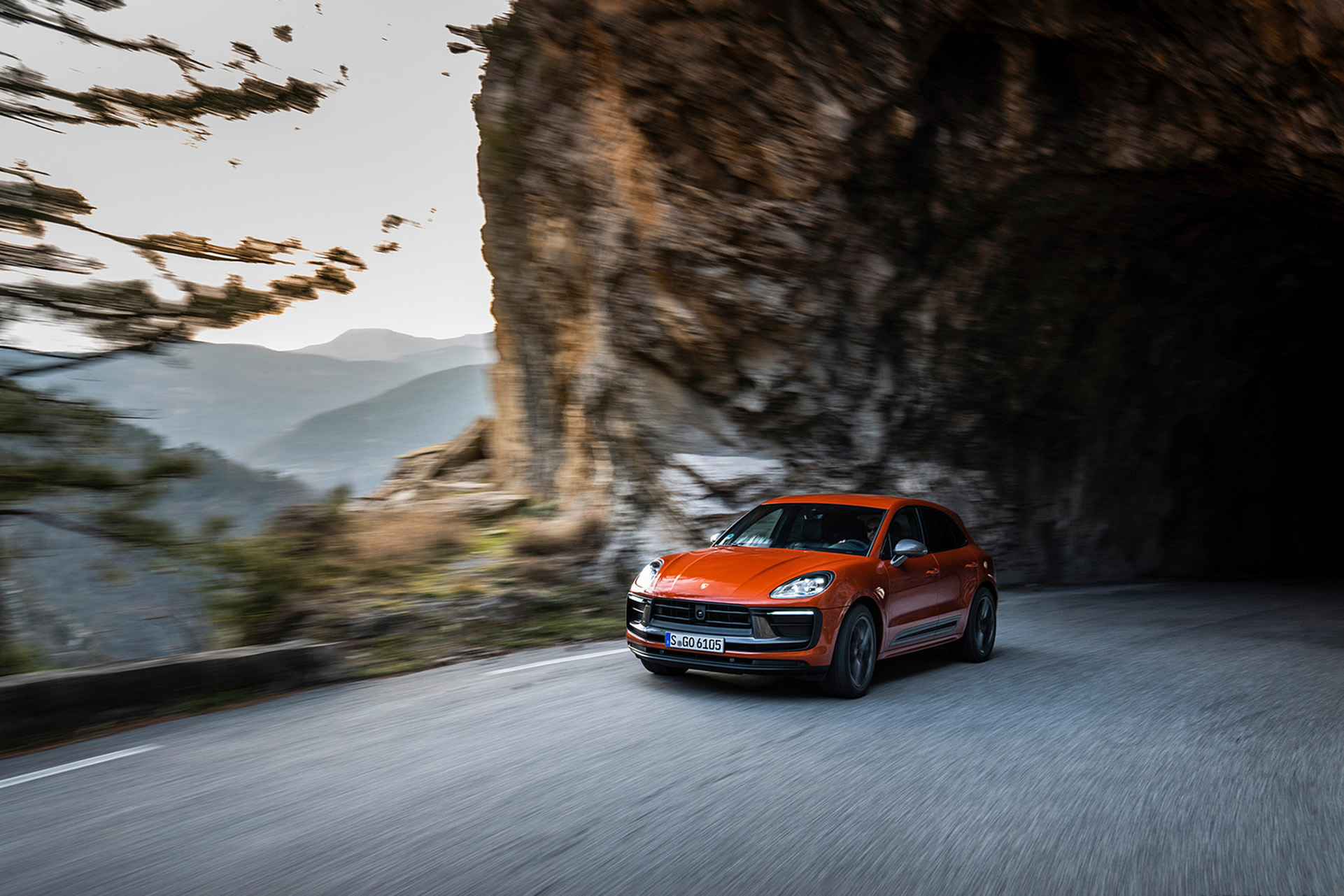 Download 2023 Porsche Macan T - Front HD Wallpaper 1921x1281 #95