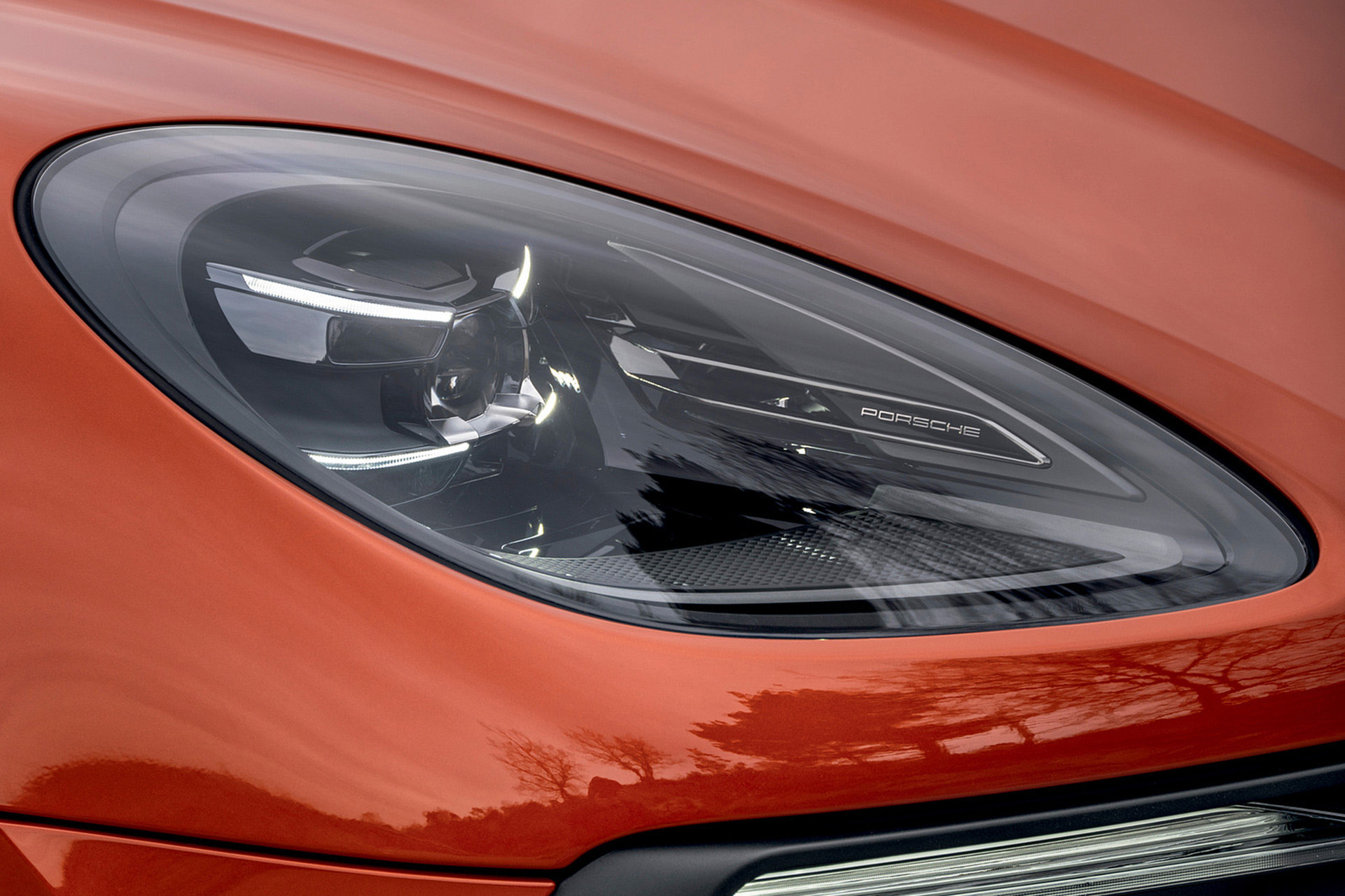 Download 2023 Porsche Macan T - Headlight HD Wallpaper 1921x1280 #139