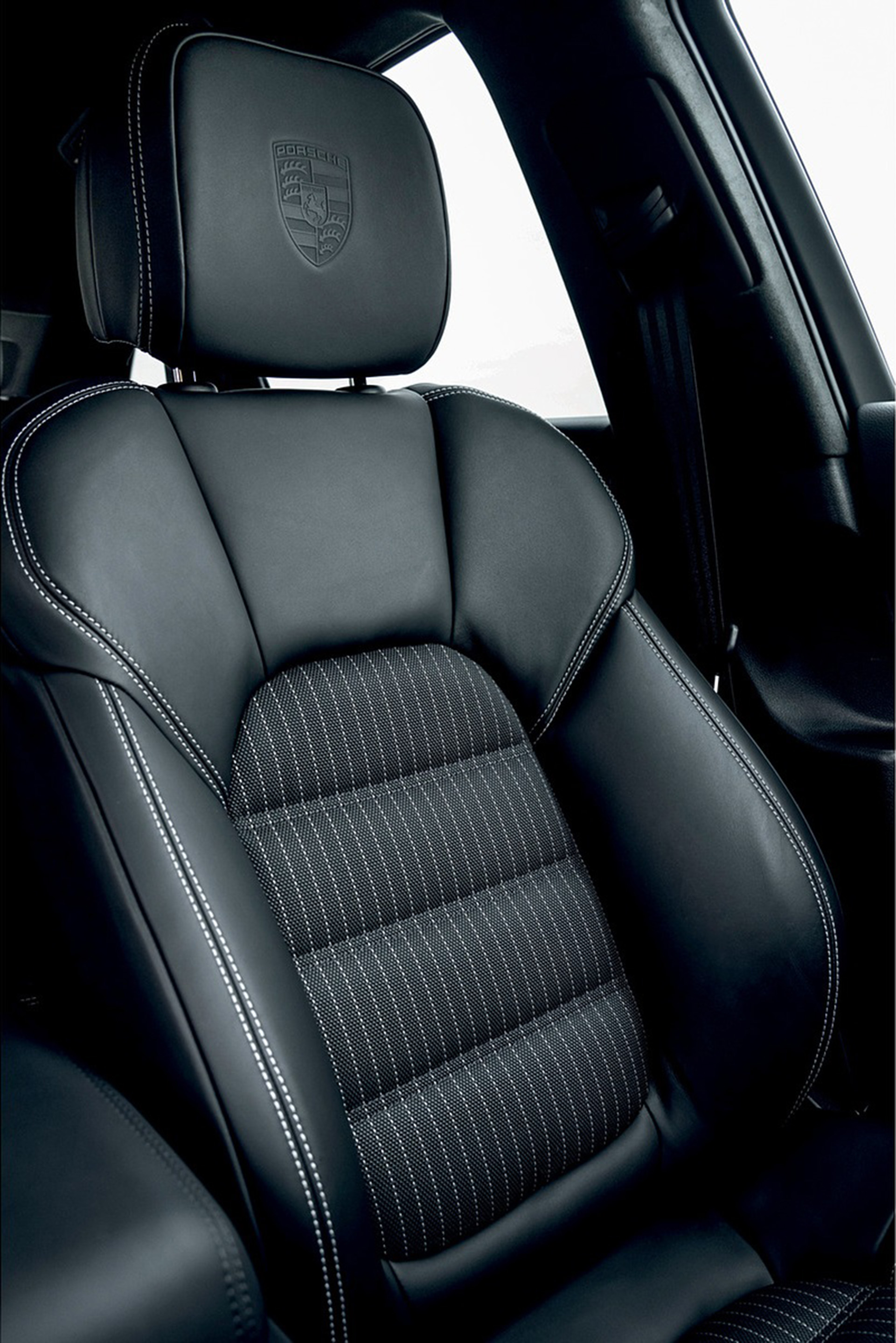Download 2023 Porsche Macan T - Interior, Front Seats HD Phone Wallpaper 1921x2878 #153