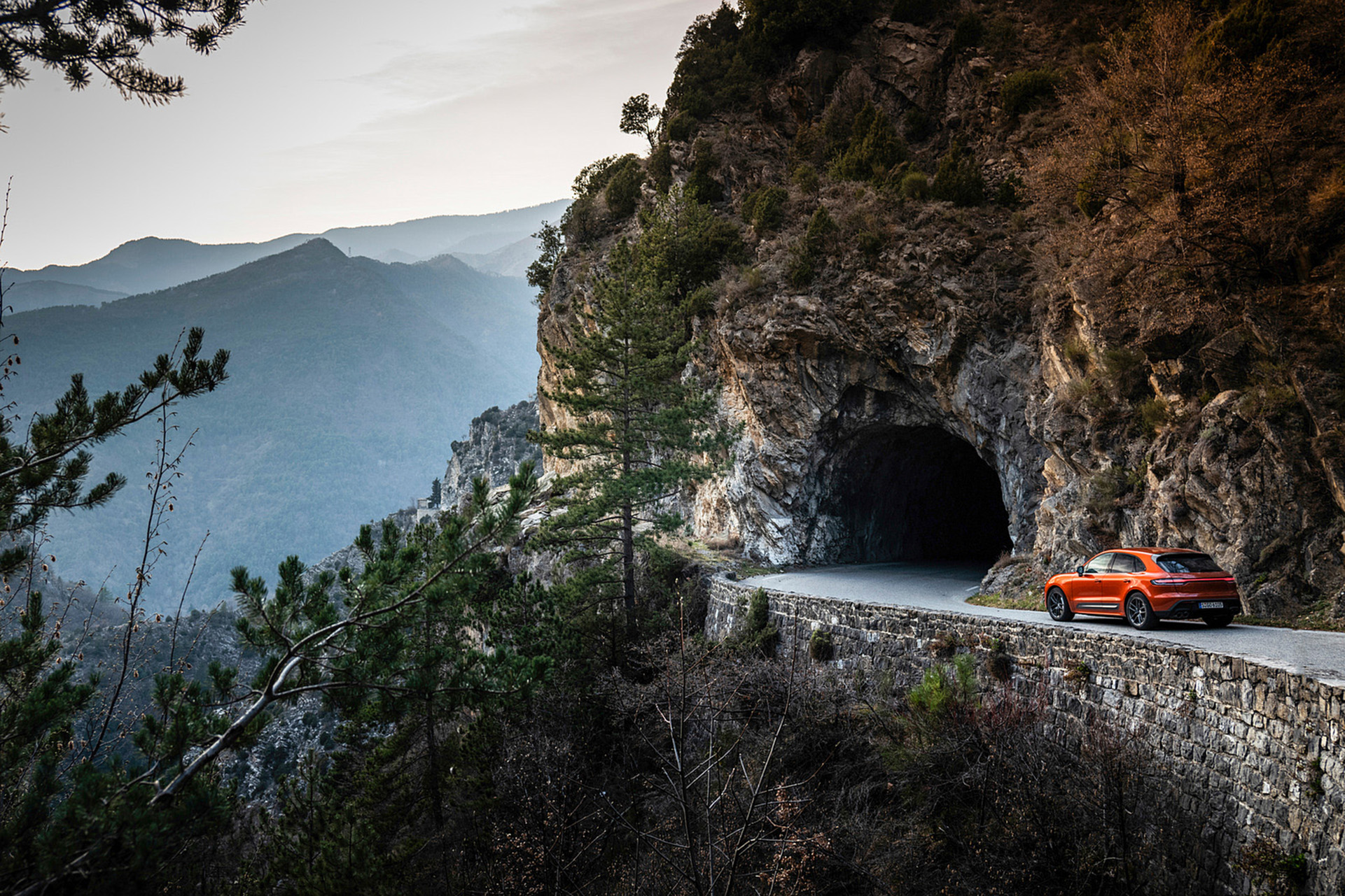 Download 2023 Porsche Macan T - Rear Three-Quarter HD Wallpaper 1921x1281 #116