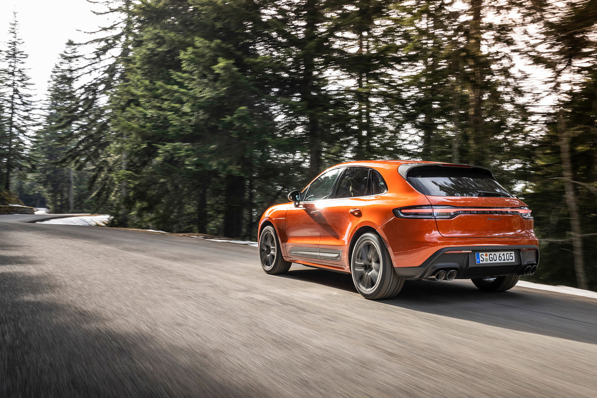 Download 2023 Porsche Macan T - Rear Three-Quarter HD Wallpaper 1921x1281 #102