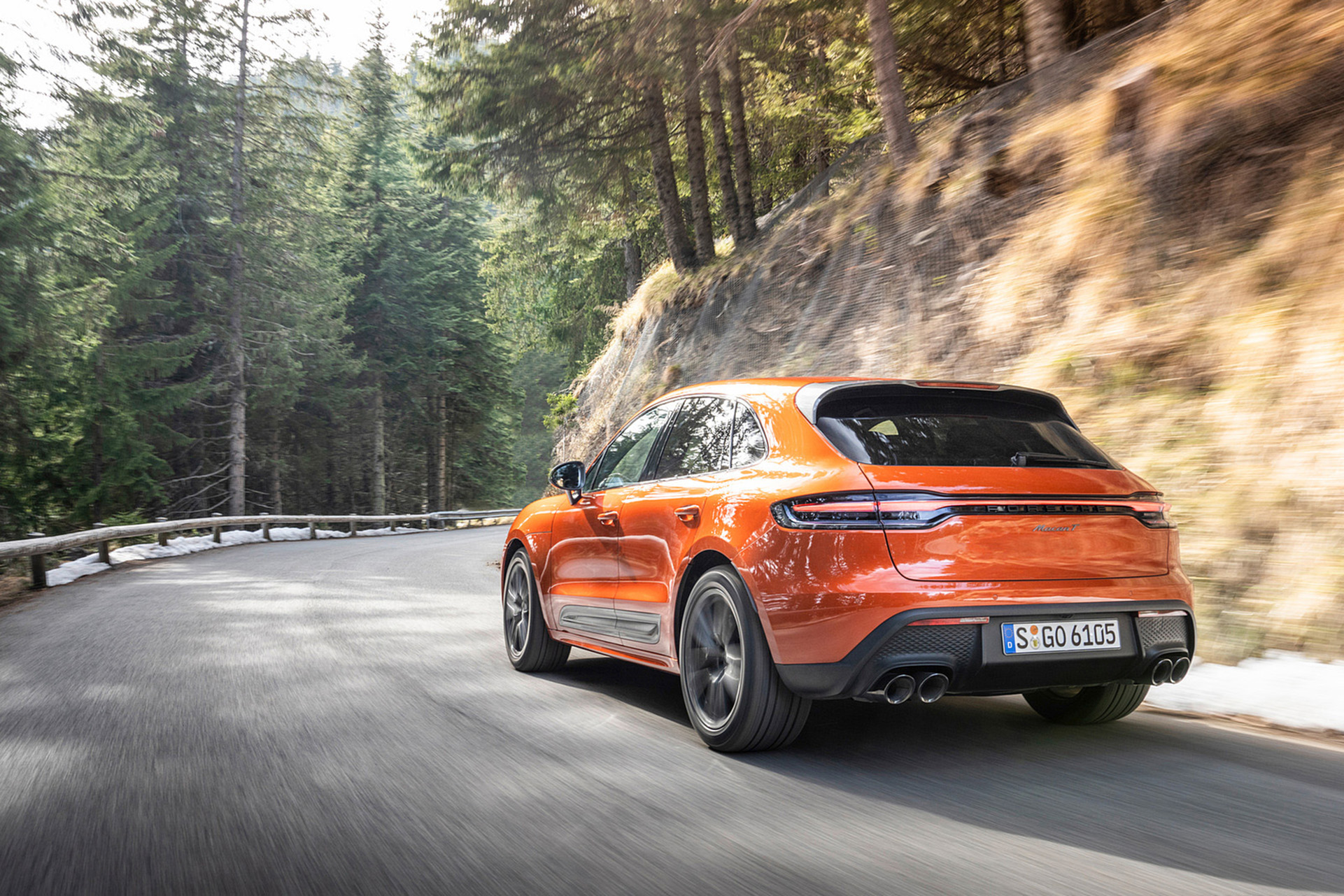 Download 2023 Porsche Macan T - Rear Three-Quarter HD Wallpaper 1921x1281 #98